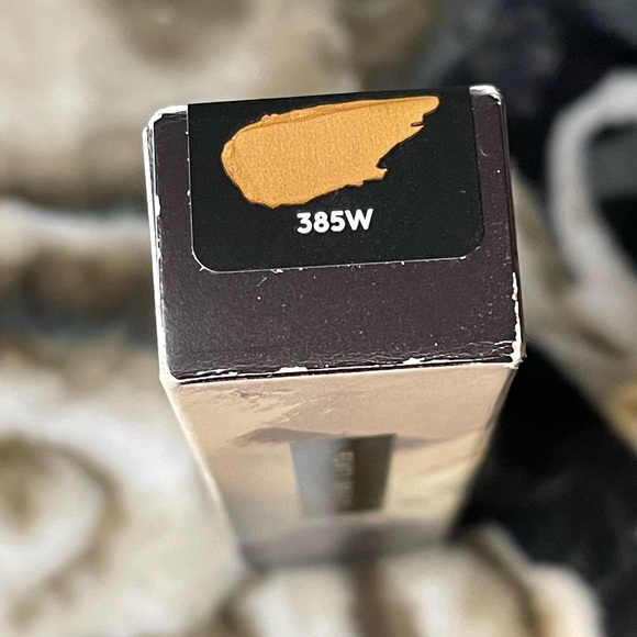 Fenty 385W We're Even Hydrating Longwear Concealer - Picture 4 of 5